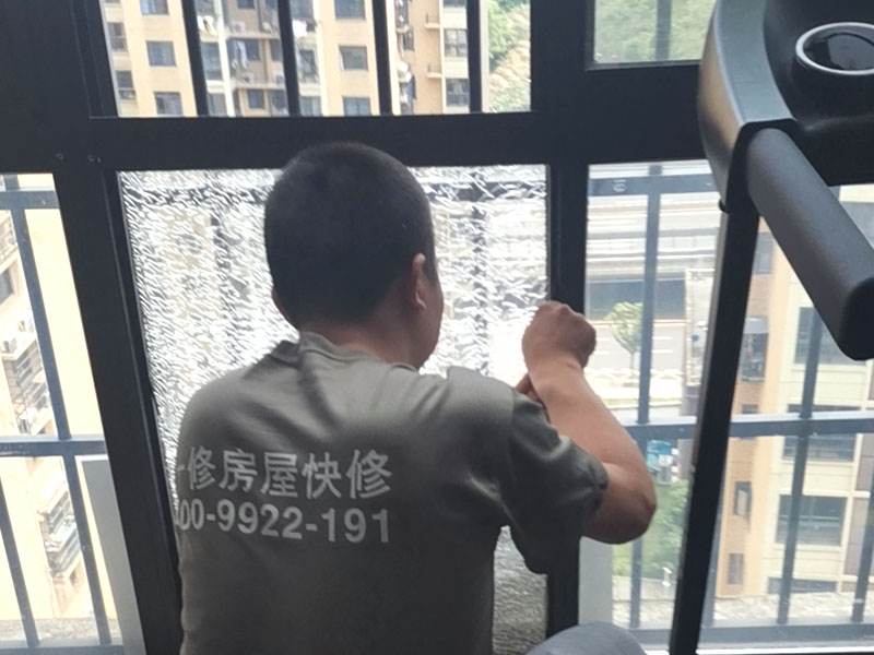 嘉興窗戶漏雨怎么辦_窗戶漏水的原因及