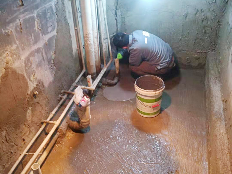 新裝的房子地板漏水，地板漏水怎么解決