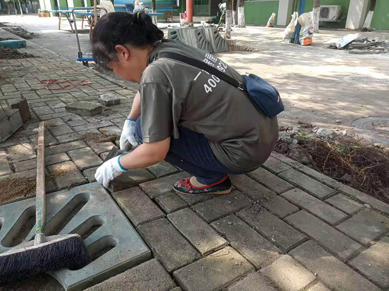 路邊地磚石材鋪裝施工流程有什么？